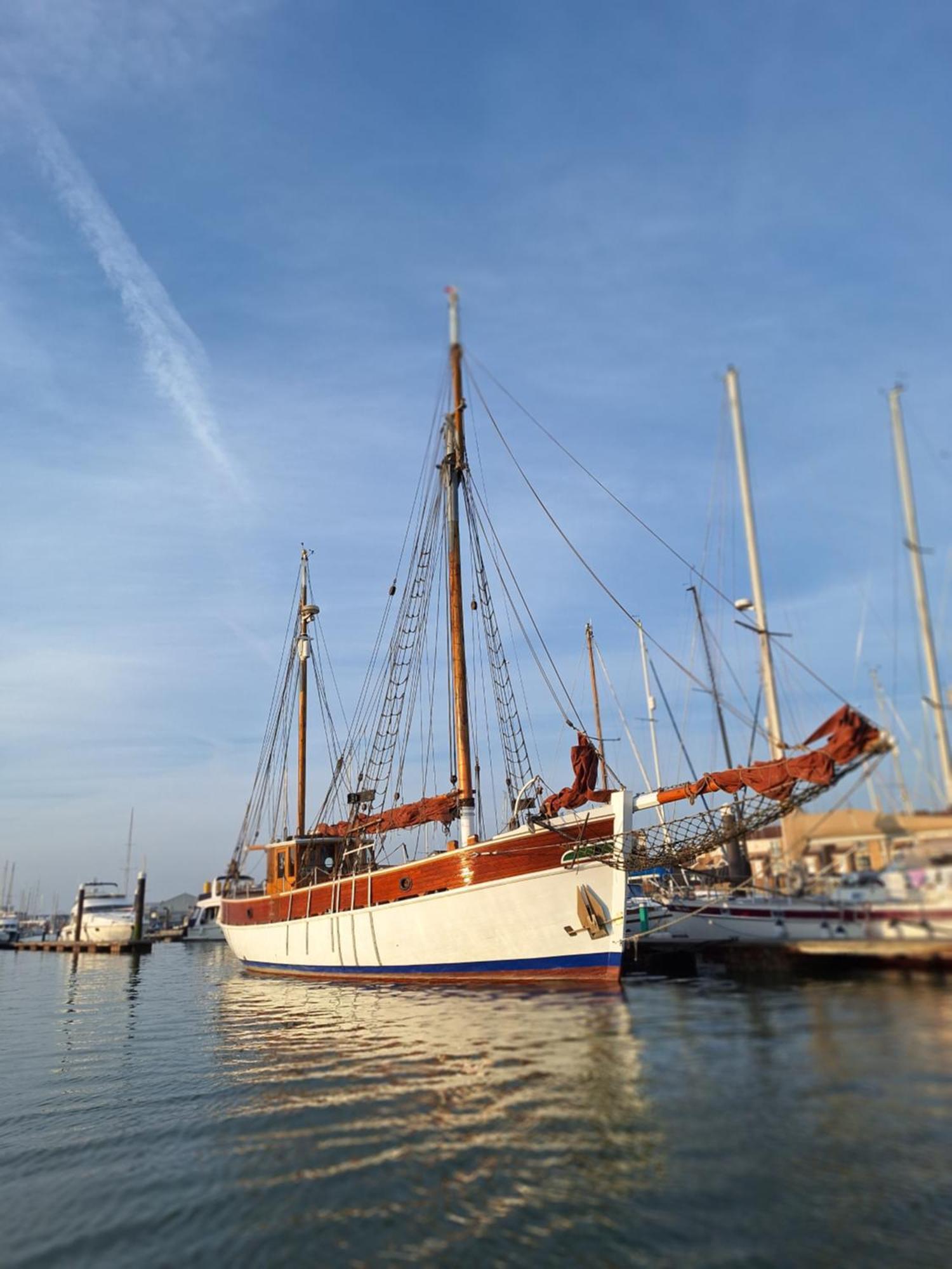 Historic Wooden Ship 'Ursula' Hotell East Cowes Eksteriør bilde