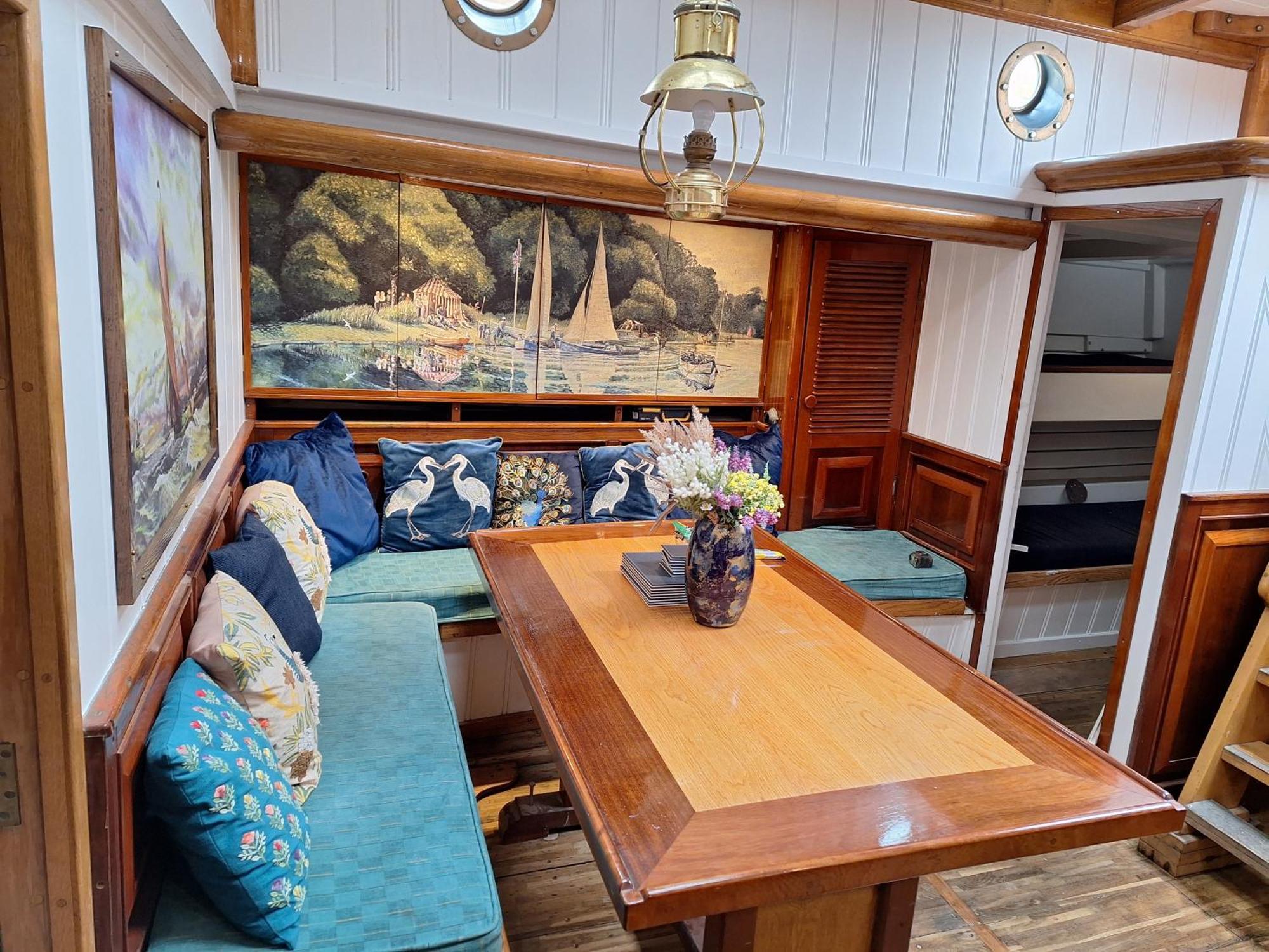 Historic Wooden Ship 'Ursula' Hotell East Cowes Eksteriør bilde