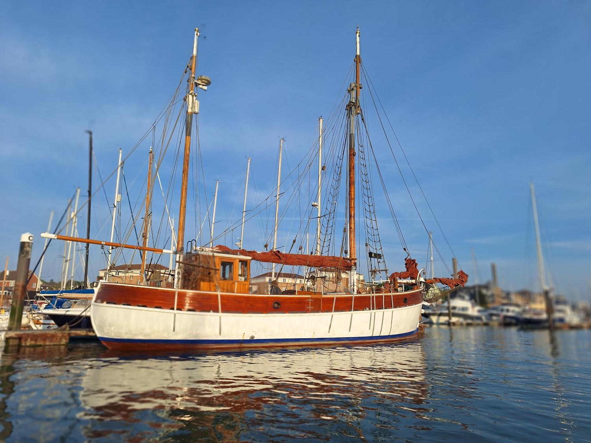 Historic Wooden Ship 'Ursula' Hotell East Cowes Eksteriør bilde