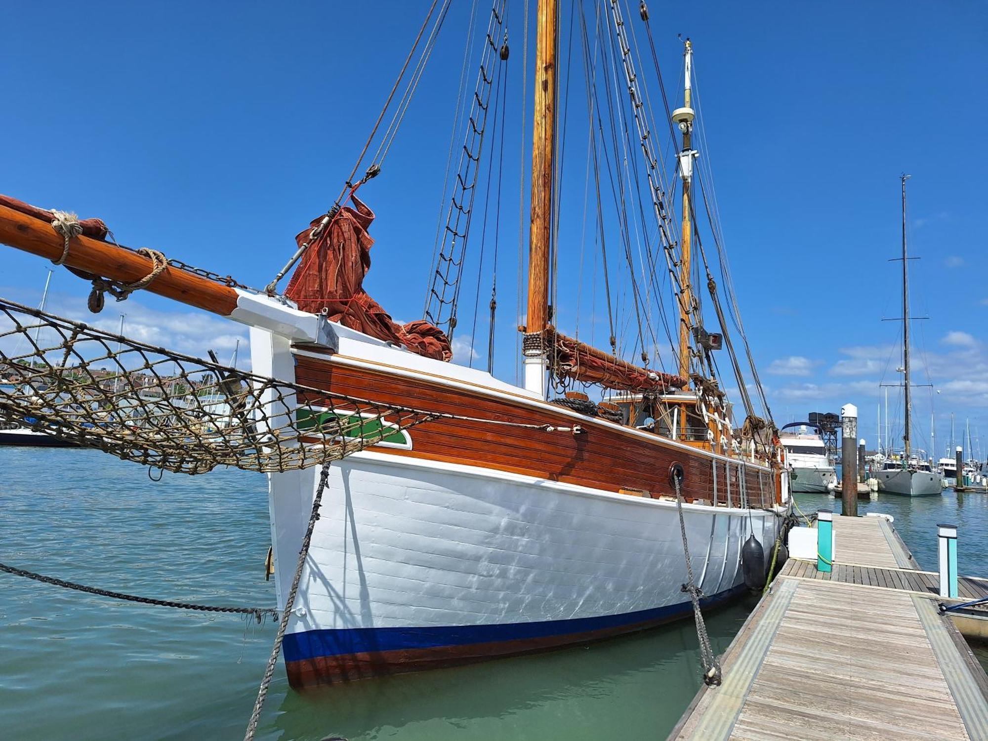 Historic Wooden Ship 'Ursula' Hotell East Cowes Eksteriør bilde