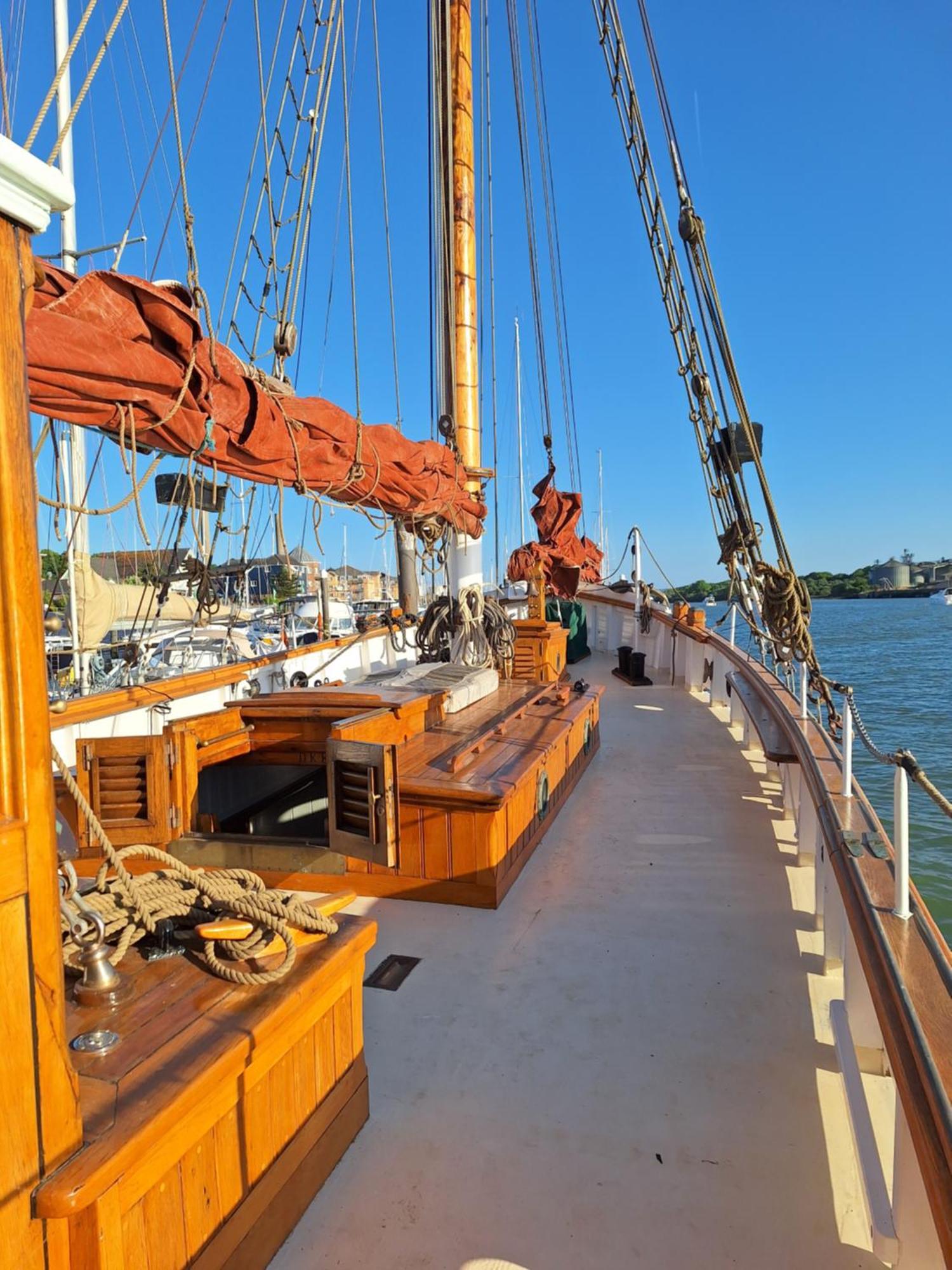 Historic Wooden Ship 'Ursula' Hotell East Cowes Eksteriør bilde