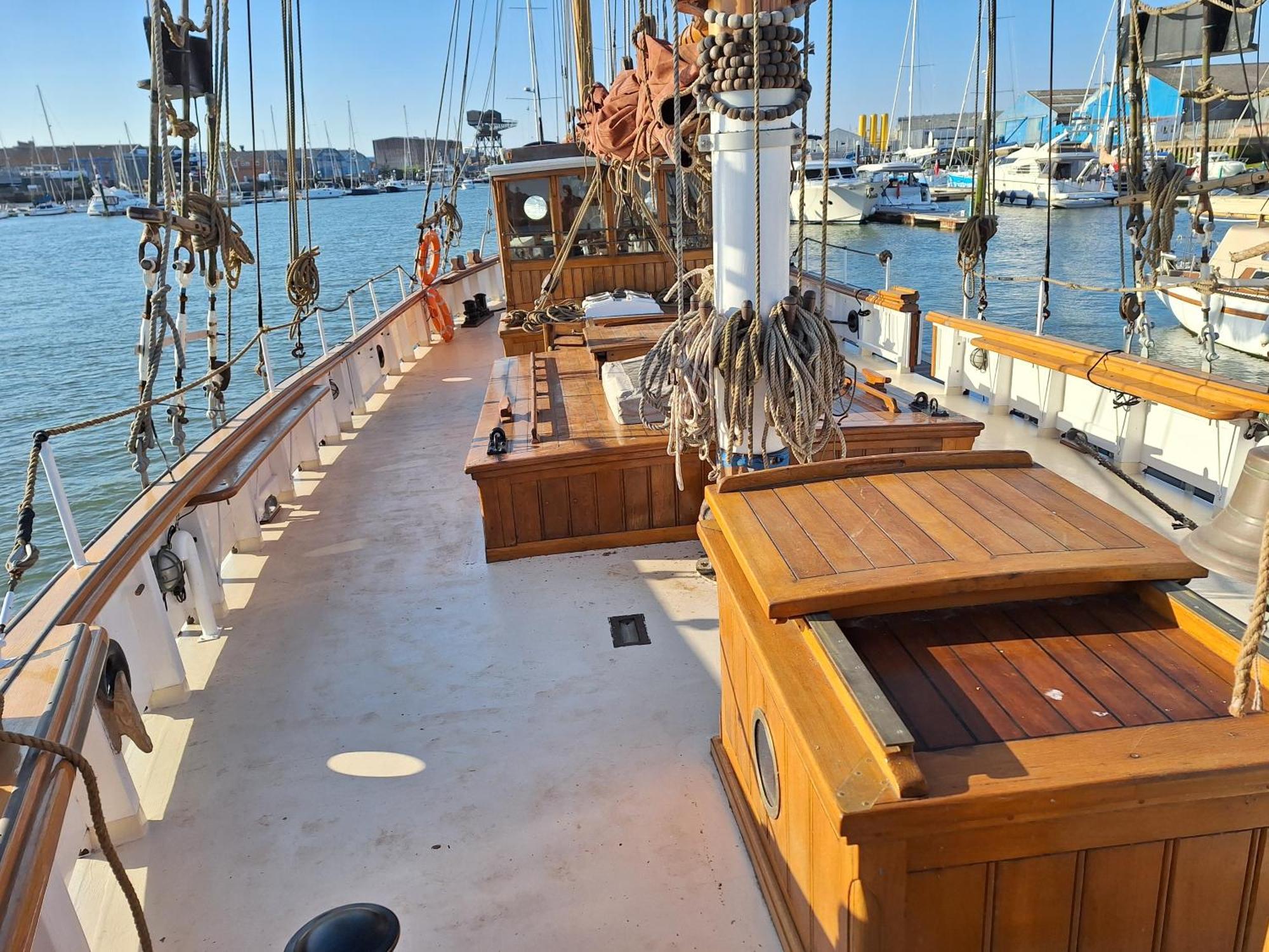 Historic Wooden Ship 'Ursula' Hotell East Cowes Eksteriør bilde